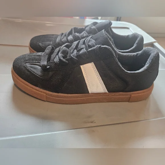 Black Cushionare Shoes - Picture 2 of 8